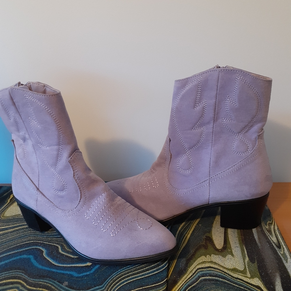 ❤ HOST PICK❤ GLASSONS  Lilac Suede Boots - Picture 3 of 3